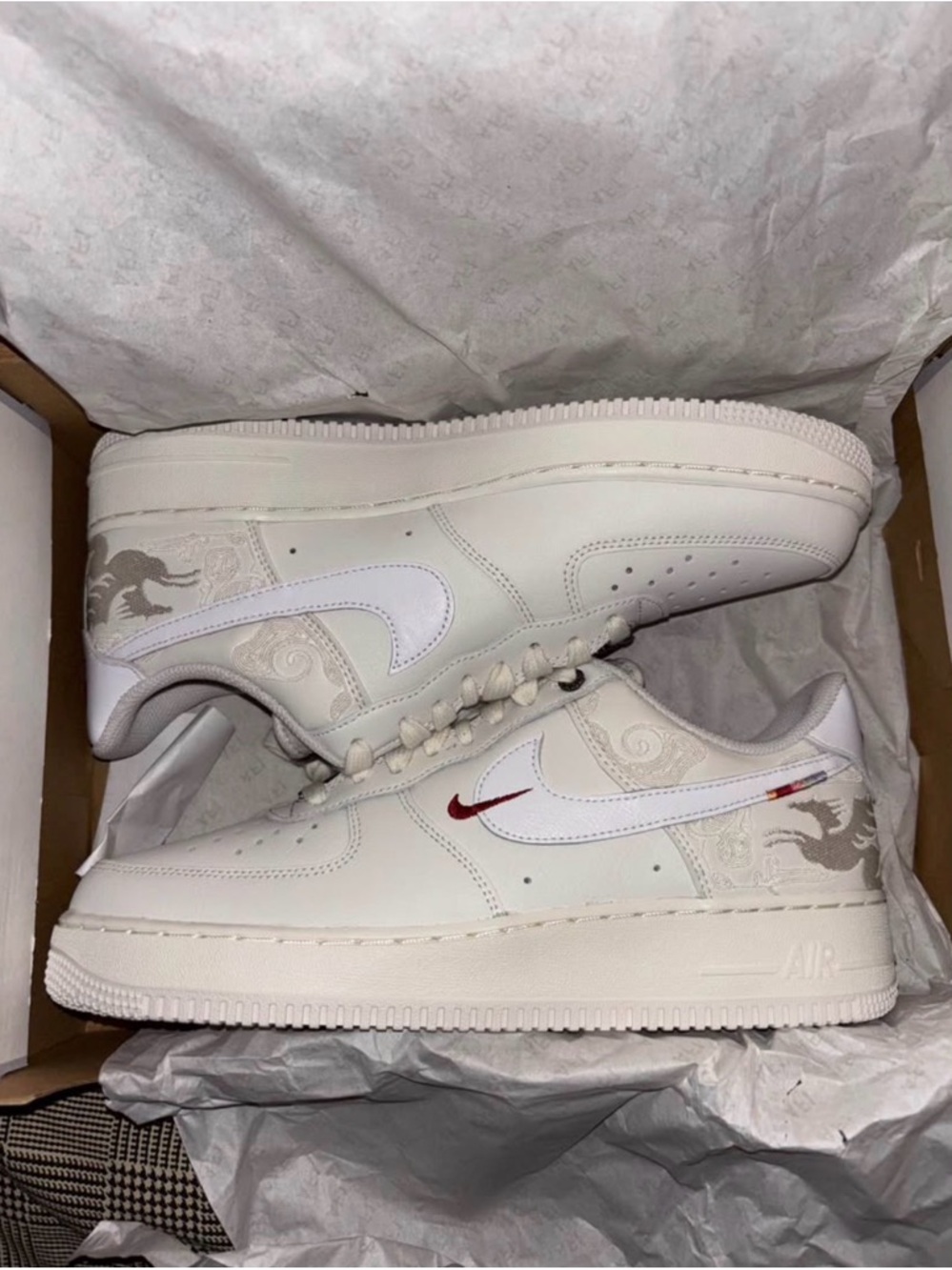 Nike Air Force 1 Pegasus Men’s 9.5 White Low-Top Sneakers with Subtle Red Accent